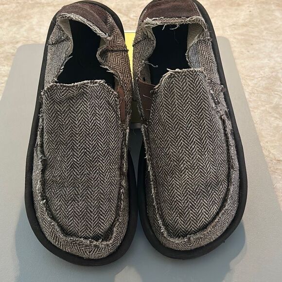 SANUK Slip On Beach Shoes - Picture 1 of 5